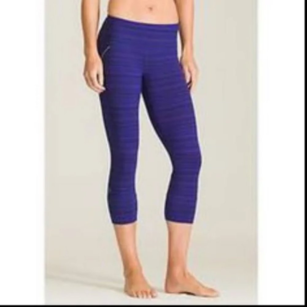 Athleta Relay Running Reflective Crop‎ Capri Fall Y2K
 Chic Leggings